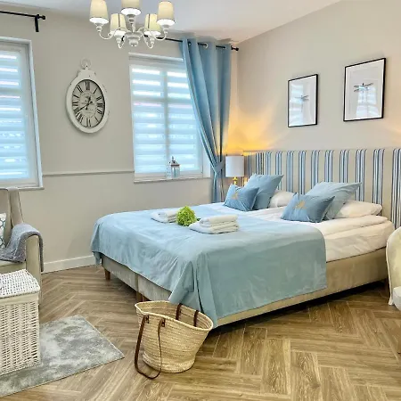 アパート Kamienica Arte 4 ウストカ